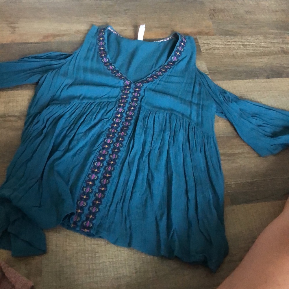 Cold Shoulder Blouse w/ 3/4 flare sleeve